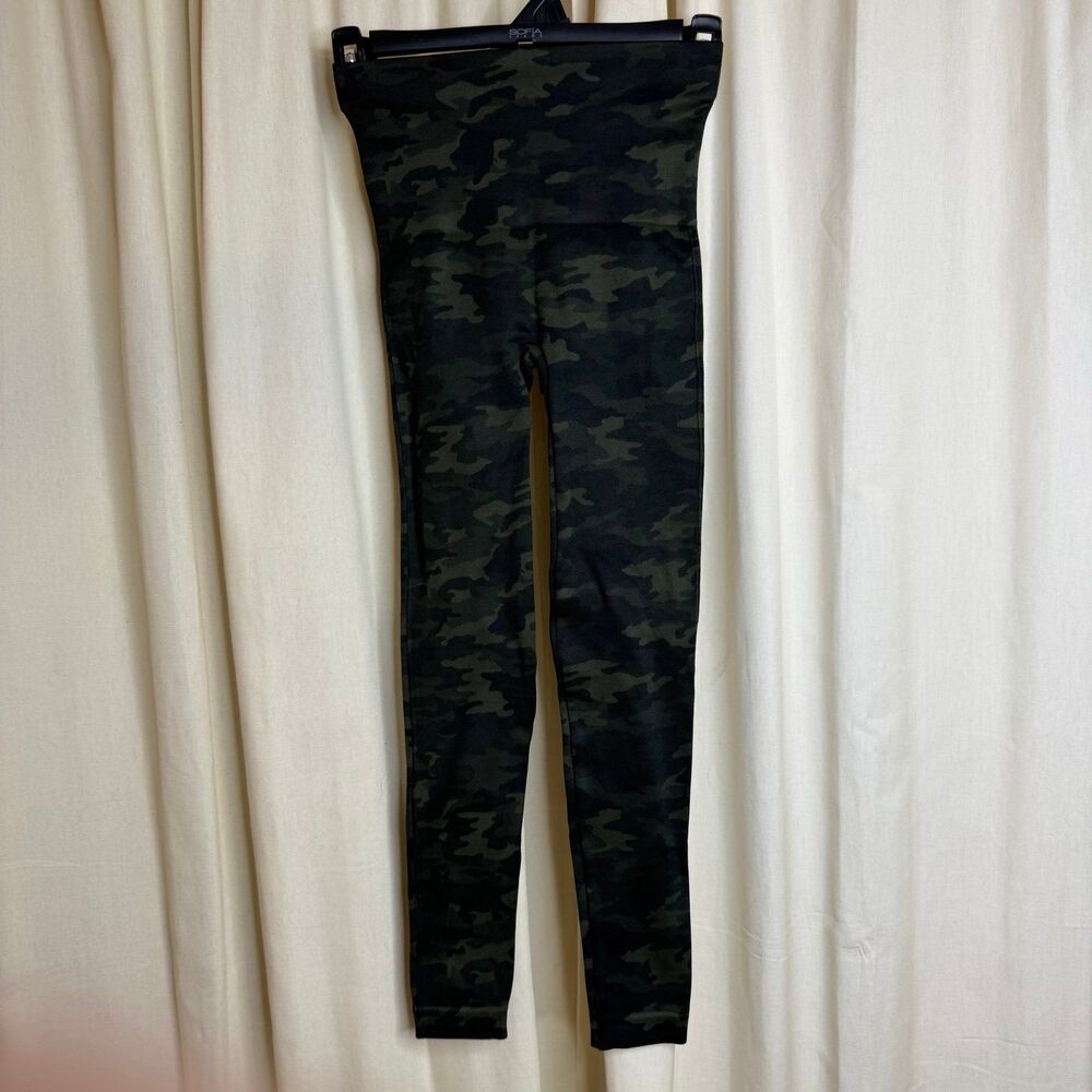 Spanx Seamless Camo Leggings in Color Green SZ XS - Picture 3 of 5